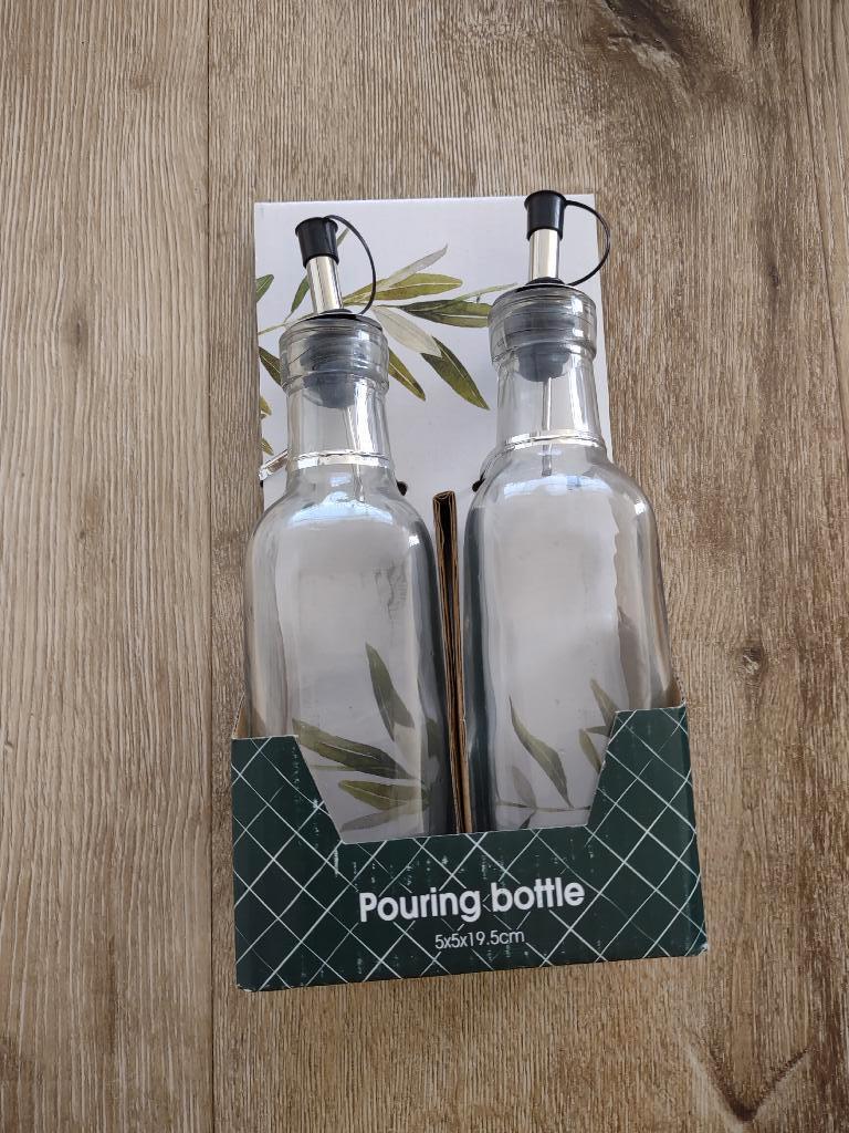 Nieuwe set glazen schenkflessen. Schenk fles, oliefles nieuw, Huis en Inrichting, Keuken | Keukenbenodigdheden, Onb, Nieuw, Ophalen of Verzenden