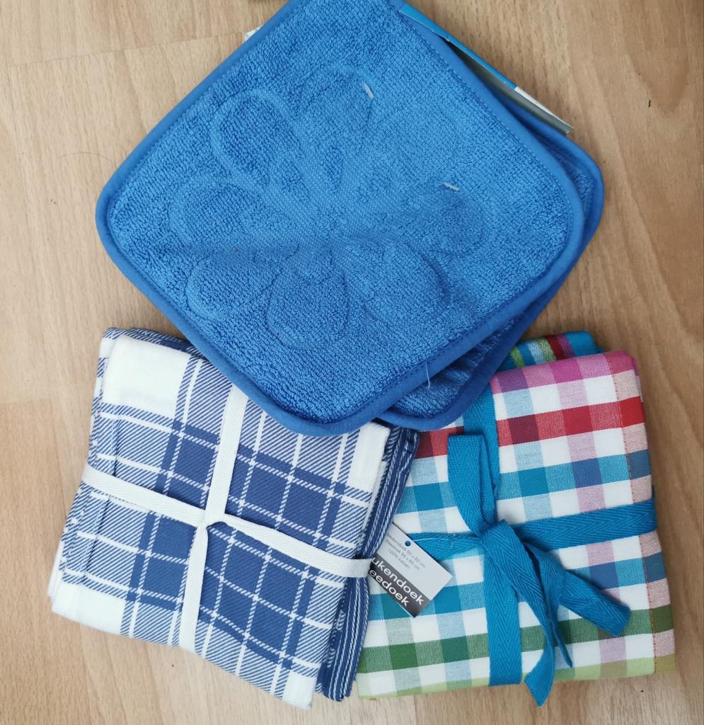 Leuk en handig setje: 4 theedoeken, 1 keukendoek, 2 pannenla, Ophalen of Verzenden, Nieuw, Overige kleuren, Theedoek of Handdoek