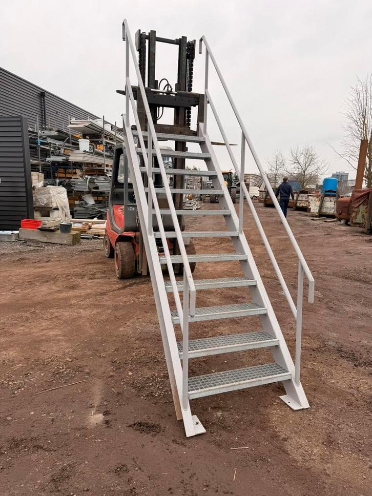 Stalen steektrap bordestrap wenteltrap trap trappen, Doe-het-zelf en Verbouw, Ladders en Trappen, Zo goed als nieuw, 2 tot 4 meter