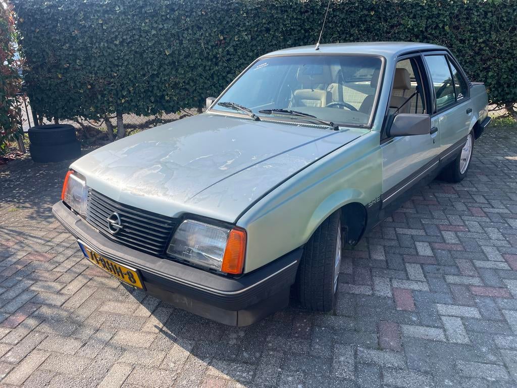 Ascona C SR/E, Voorwielaandrijving, Euro 5, Stof, Beige