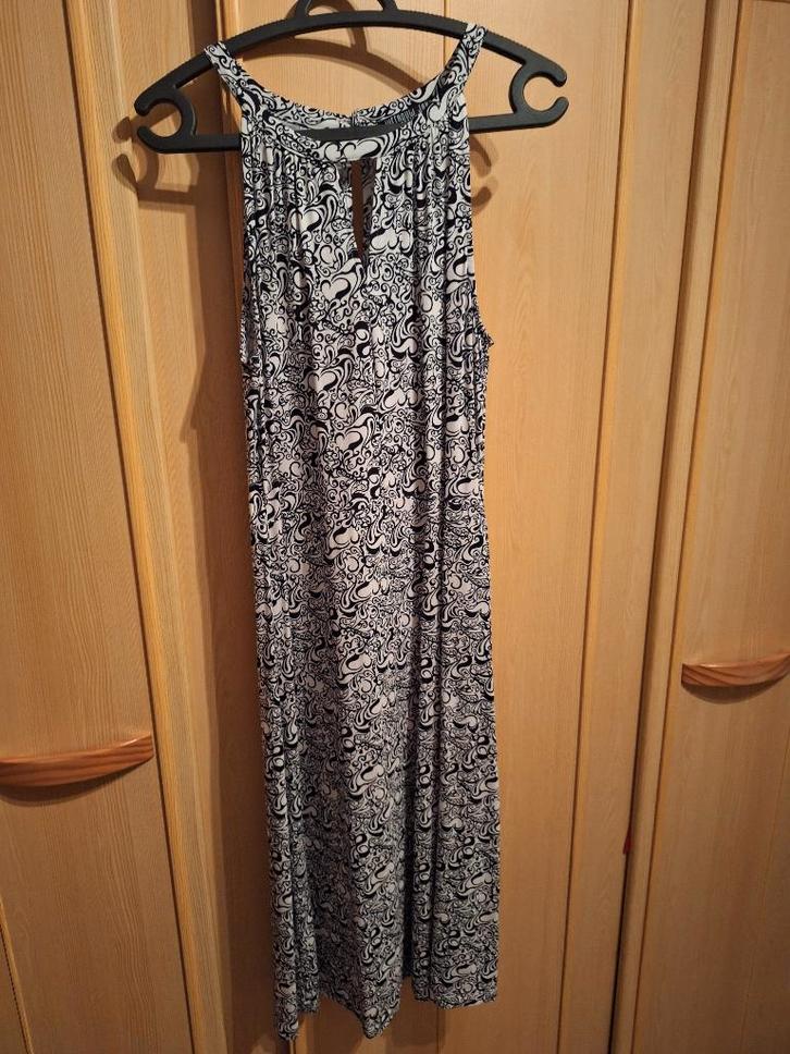 Verschillende jurken: juffrouw Jansen, Kleding | Dames, Jurken, Zo goed als nieuw, Maat 38/40 (M), Overige kleuren, Onder de knie