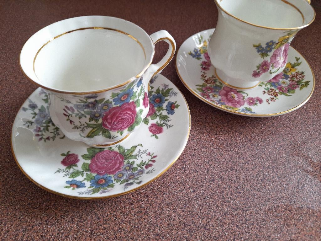 2 stuks "engelse kop en schotel, Ophalen, Porselein, Overige stijlen, Kop(pen) en/of Schotel(s)