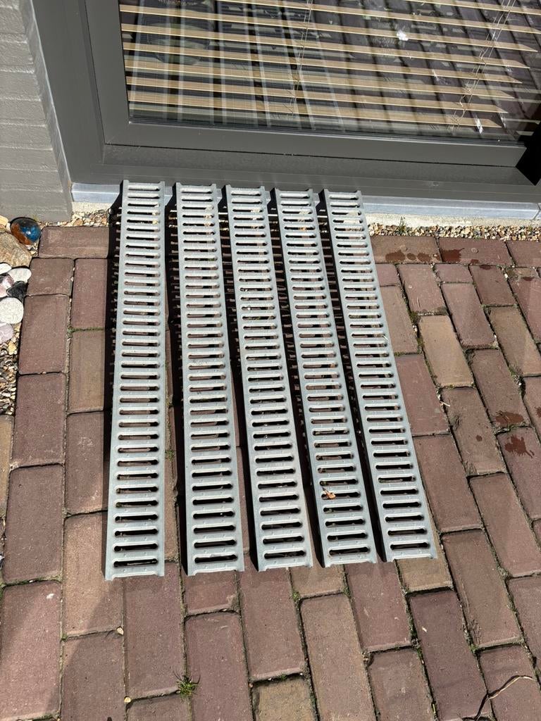 Stalen rooster afwateringsgoot. 5 stuks, Doe-het-zelf en Verbouw, Metalen, Ophalen, Gebruikt, Overige metalen