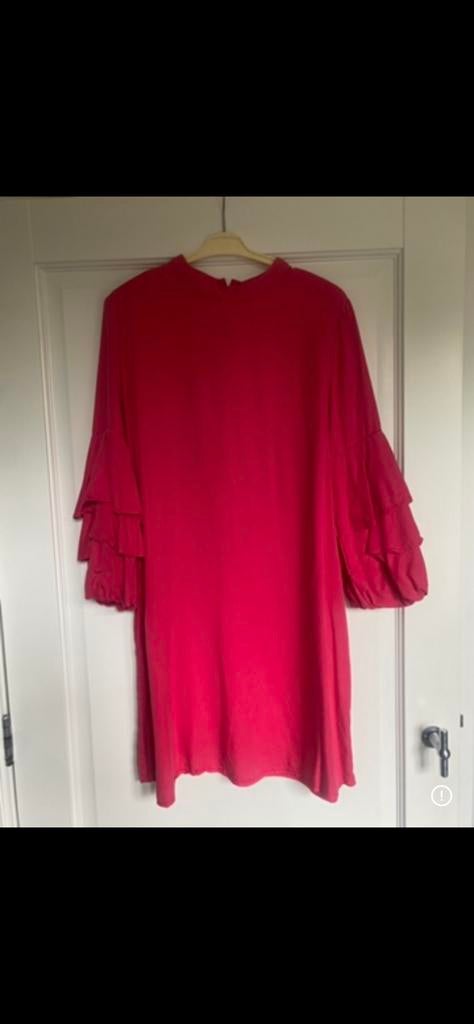 Cerise jurk van Zara, Kleding | Dames, Jurken, Maat 38/40 (M), Ophalen of Verzenden, Zo goed als nieuw, Knielengte