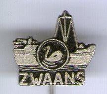 Zwaans zilverkleurig brandst0ffen speldje ( M_063 ), Verzamelen, Speldjes, Pins en Buttons, Verzenden, Zo goed als nieuw, Transport