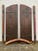 Antieke dubbele eiken deur met gesmeed beslag en kozijn, Ophalen