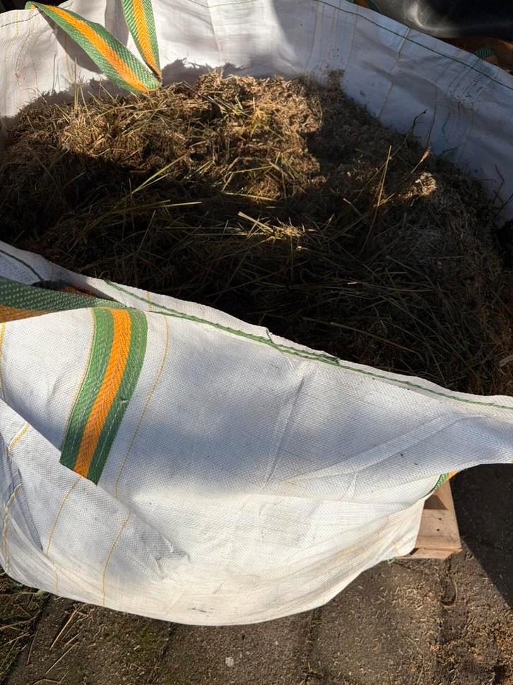 Gratis: paardenmest met vlas in tuinzak 1m3, Tuin en Terras, Aarde en Mest, Tuinaarde, Ophalen