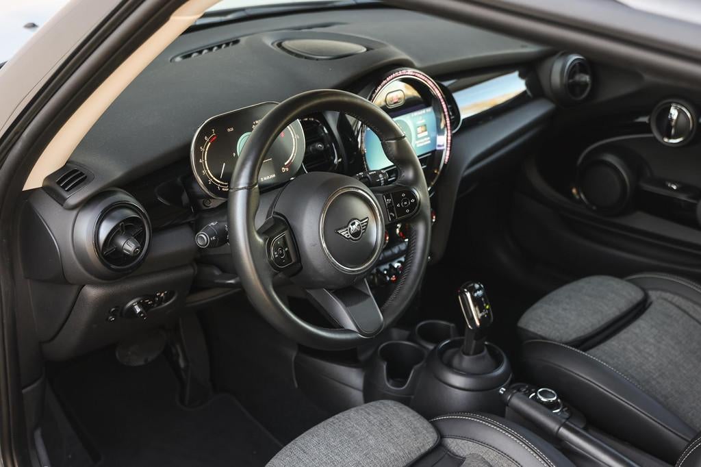 MINI Hatchback Cooper Classic Automaat / Sportstoelen / Crui, 136 pk, Gebruikt, Met garantie (alle), 4 stoelen