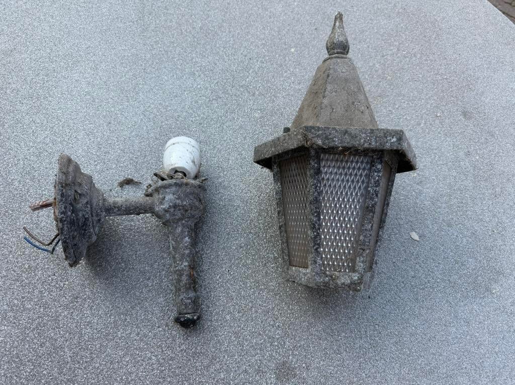 Antieke gietijzeren wandlamp, Ophalen