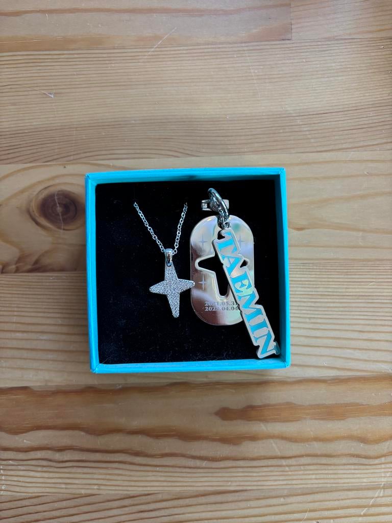 Shinee taemin kpop necklace & keyring set, Verzenden, Zo goed als nieuw