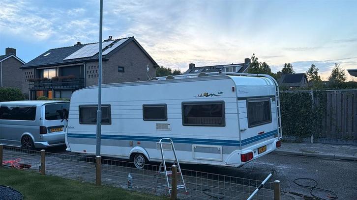 Hobby 560 Exclusieve compleet startklaar!, Caravans en Kamperen, Caravans, Particulier, tot en met 4, 1250 - 1500 kg, Rondzit