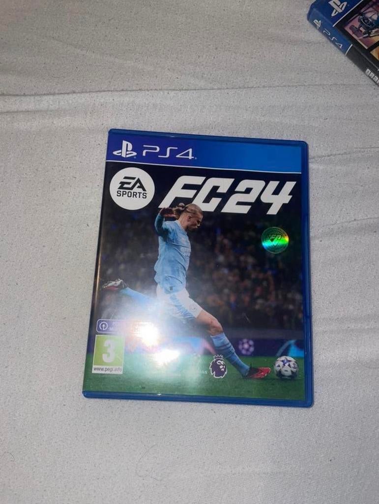 Witte PS4 met 2 controllers, GTA 4 en FC24, Spelcomputers en Games, Games | Sony PlayStation 4, Online, Gebruikt, 2 spelers, Ophalen of Verzenden