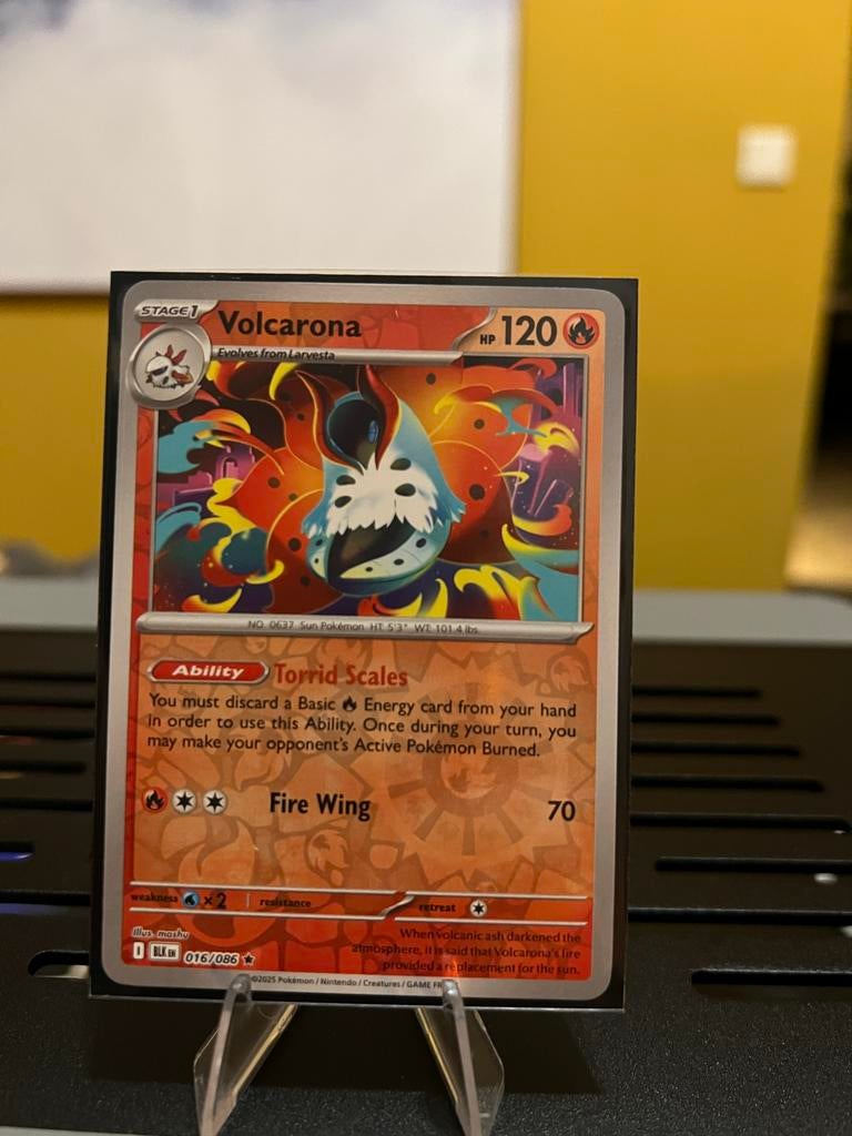 Volcarona Pokémon Kaart Reverse Holo - Zeldzaam en Krachtig, Ophalen of Verzenden, Zo goed als nieuw, Losse kaart