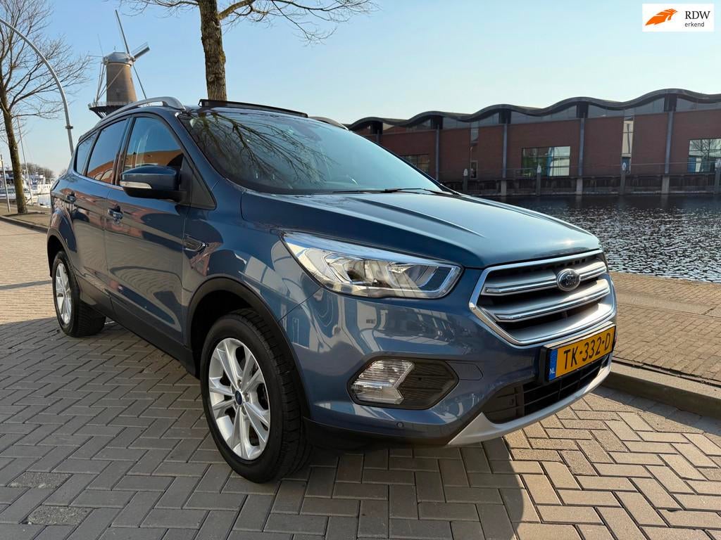 Ford Kuga 1.5 EcoBoost Titanium_PANORAMADAK_NETTE AUTO_PRIMA, Auto's, Ford, Voorwielaandrijving, Stof, Euro 6, 4 cilinders