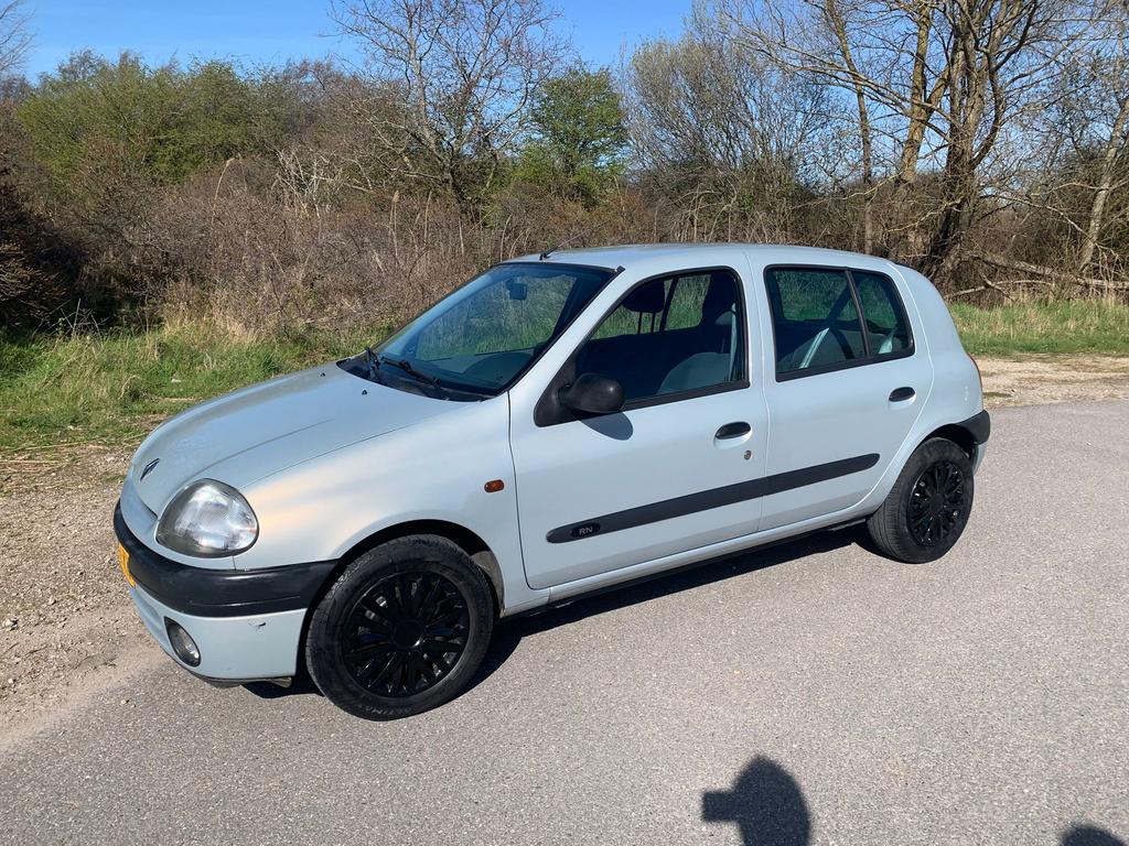 Renault Clio 1.4 RN 5DR Euro 2000 2001 Grijs, Auto's, Renault, Voorwielaandrijving, 15 km/l, 74 pk, 31 €/maand