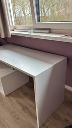 Netjes wit bureau met opbergvakken, Ophalen, Zo goed als nieuw, Bureau