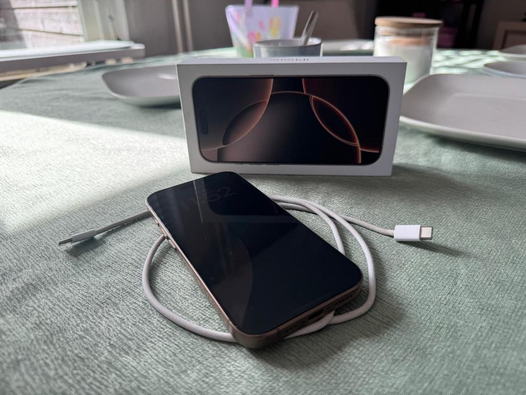 Iphone 16 Pro 128GB, Telecommunicatie, Mobiele telefoons | Apple iPhone, 128 GB, Zo goed als nieuw, Zonder simlock, Zonder abonnement