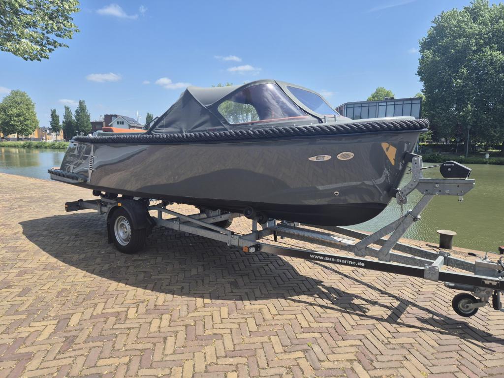 Corsiva 595 Tender (2020) + Suzuki 15pk (2020) + trailer, Niet ingevuld, 10 tot 30 pk, Niet ingevuld, Zo goed als nieuw