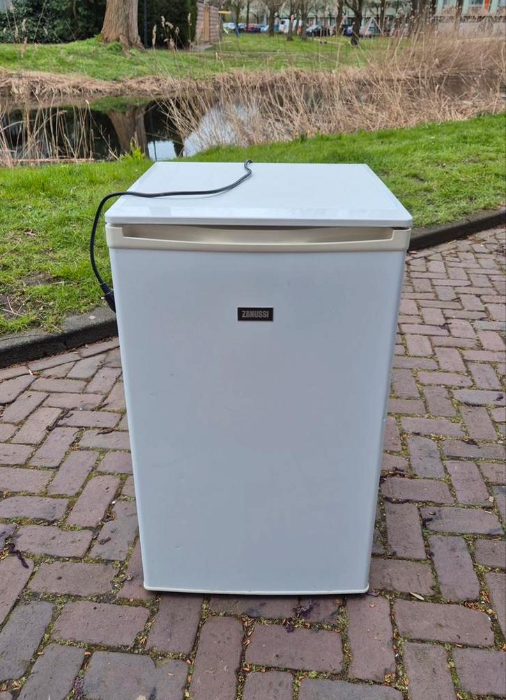 Koelkast tafelmodel, Witgoed en Apparatuur, Koelkasten en IJskasten, Zo goed als nieuw, Zonder vriesvak, 100 tot 150 liter, Minder dan 85 cm