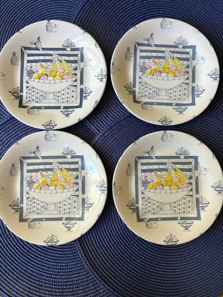 Vintage Lunéville dessertbordjes met gekleurd fruitmotief, Ophalen of Verzenden, Gebruikt, Overige materialen, Bord of Schaal