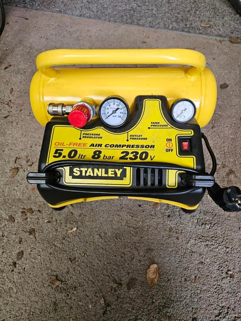 Kleine stanley compressor tot 8bar en olie vrij., Doe-het-zelf en Verbouw, Ophalen, 6 tot 10 bar, Zo goed als nieuw, Minder dan 200 liter/min