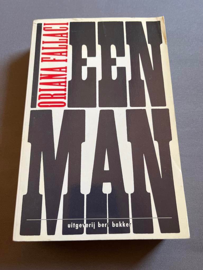 Een Man - Oriana Fallaci (uitgeverij Bert Bakker), Ophalen of Verzenden, Gelezen, Europa overig