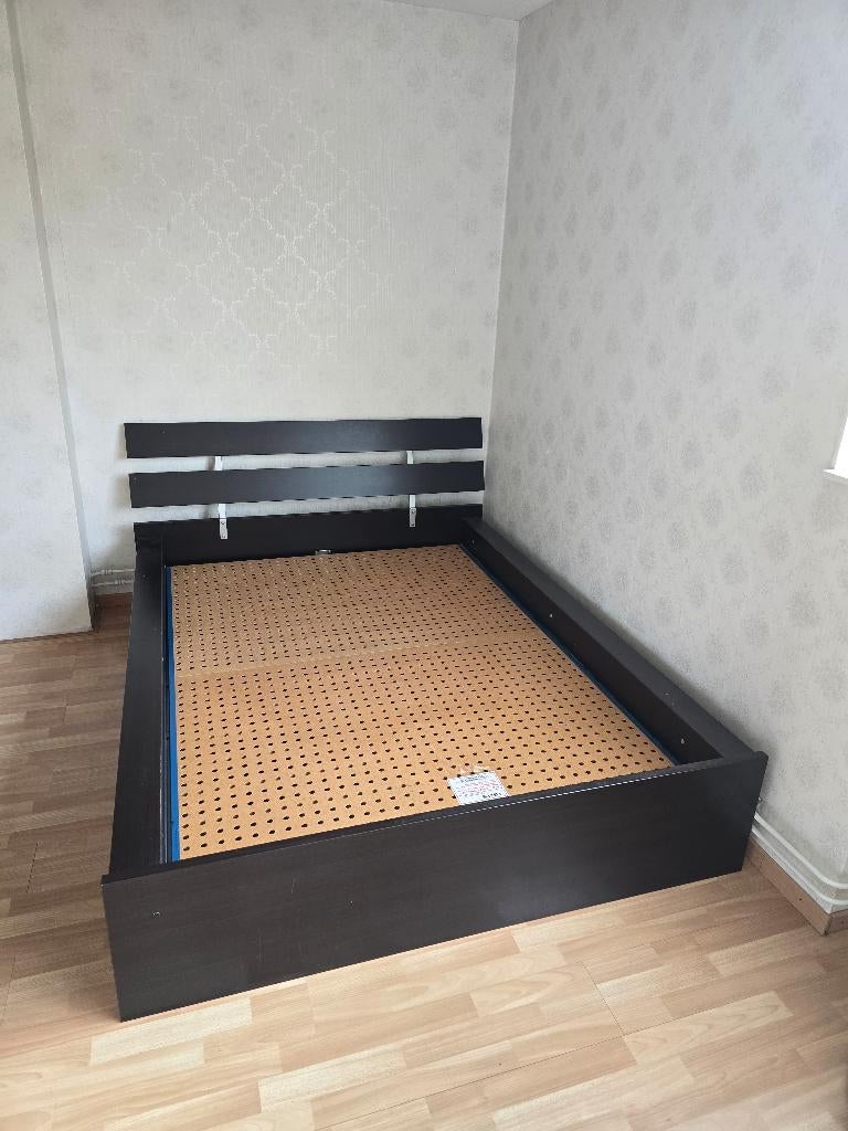 Compleet zwarte houten bed (incl bodem & matras) 160x200, Ophalen, Zwart, Tweepersoons, Zo goed als nieuw