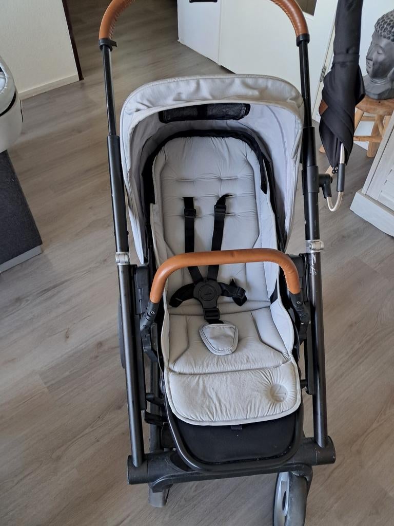 Mutsy complete kinderwagen, Kinderen en Baby's, Buggy's, Ophalen of Verzenden, Zo goed als nieuw