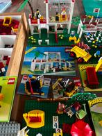 Grote retro Lego verzameling met 12 wegdelen en Fabuland, Ophalen of Verzenden, Gebruikt, Complete set, Lego