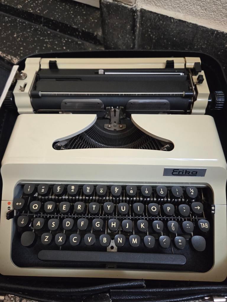 Erika model 44 typemachine, Diversen, Typemachines, Ophalen, Gebruikt