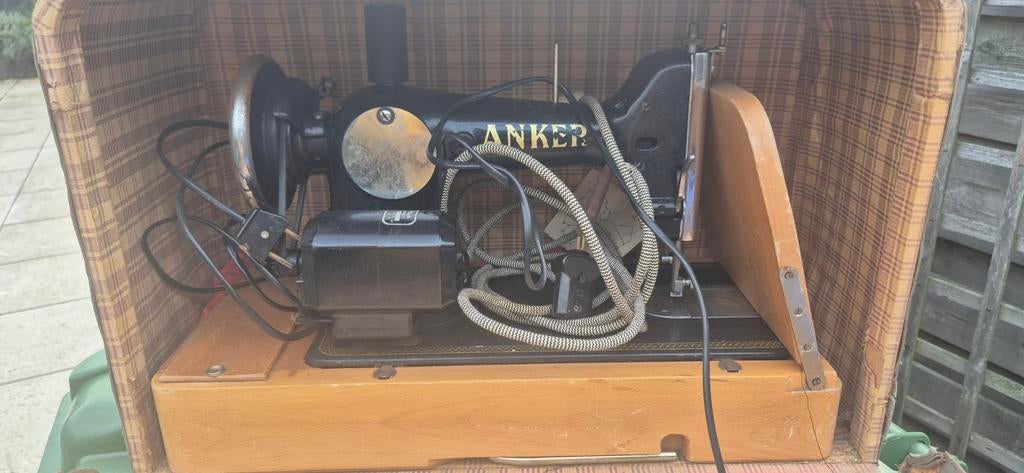 Anker oud naaimachine, Ophalen