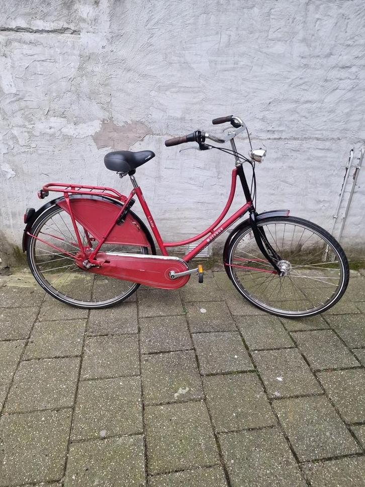 Klassieke rode omafiets met handremmen, Fietsen en Brommers, Fietsen | Dames | Omafietsen, Gebruikt, 53 tot 56 cm, Handrem, Ophalen of Verzenden