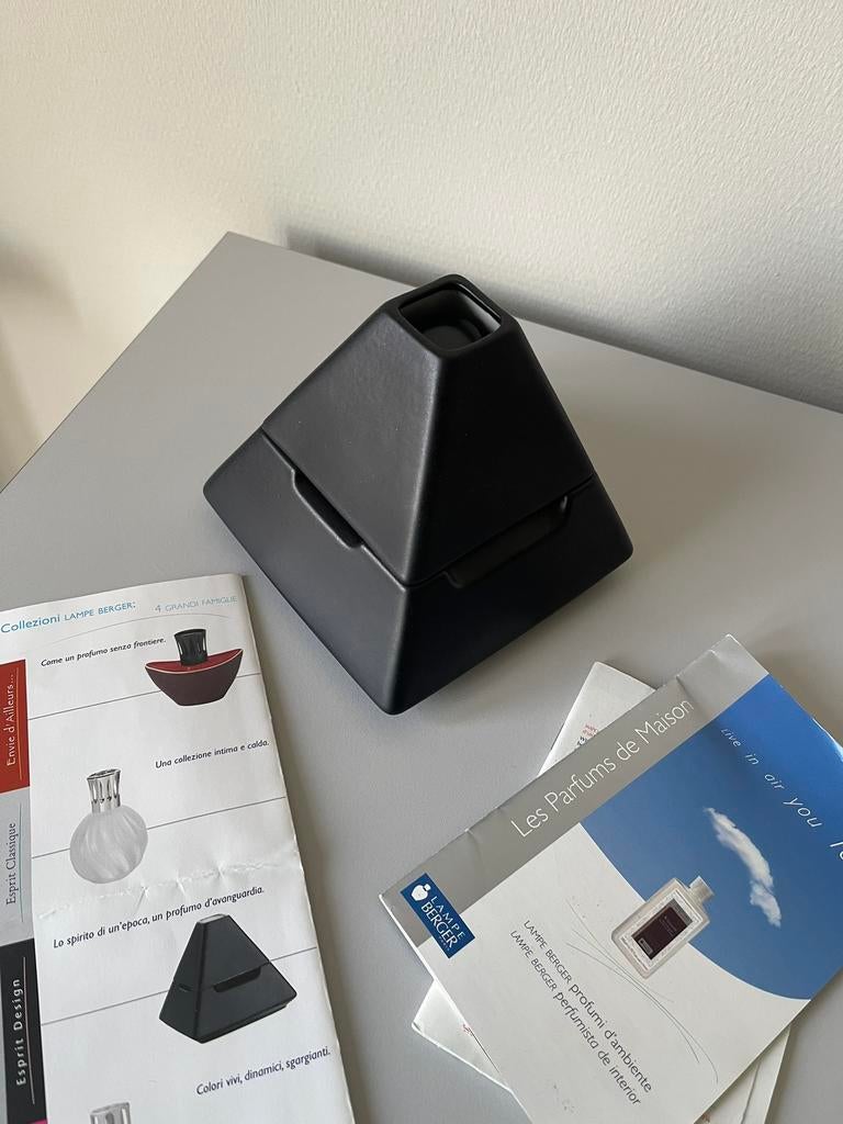 Lampe berger maison pyramide zwart, Ophalen of Verzenden, Zo goed als nieuw