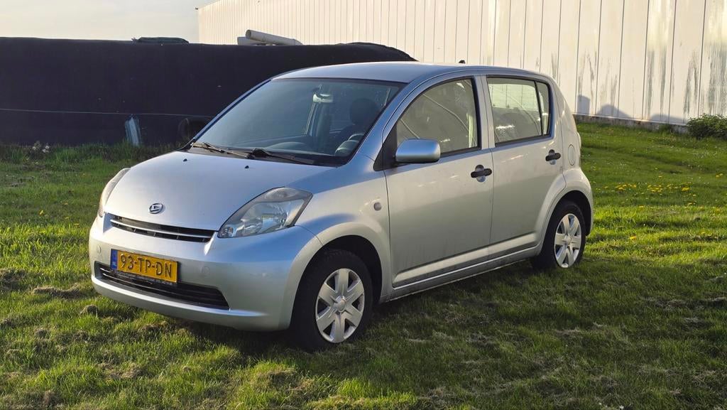 Daihatsu Sirion 1.3 AUTOMAAT / NWE APK / NAP / 5 DEURS, Euro 5, Stof, 4 cilinders, 930 kg