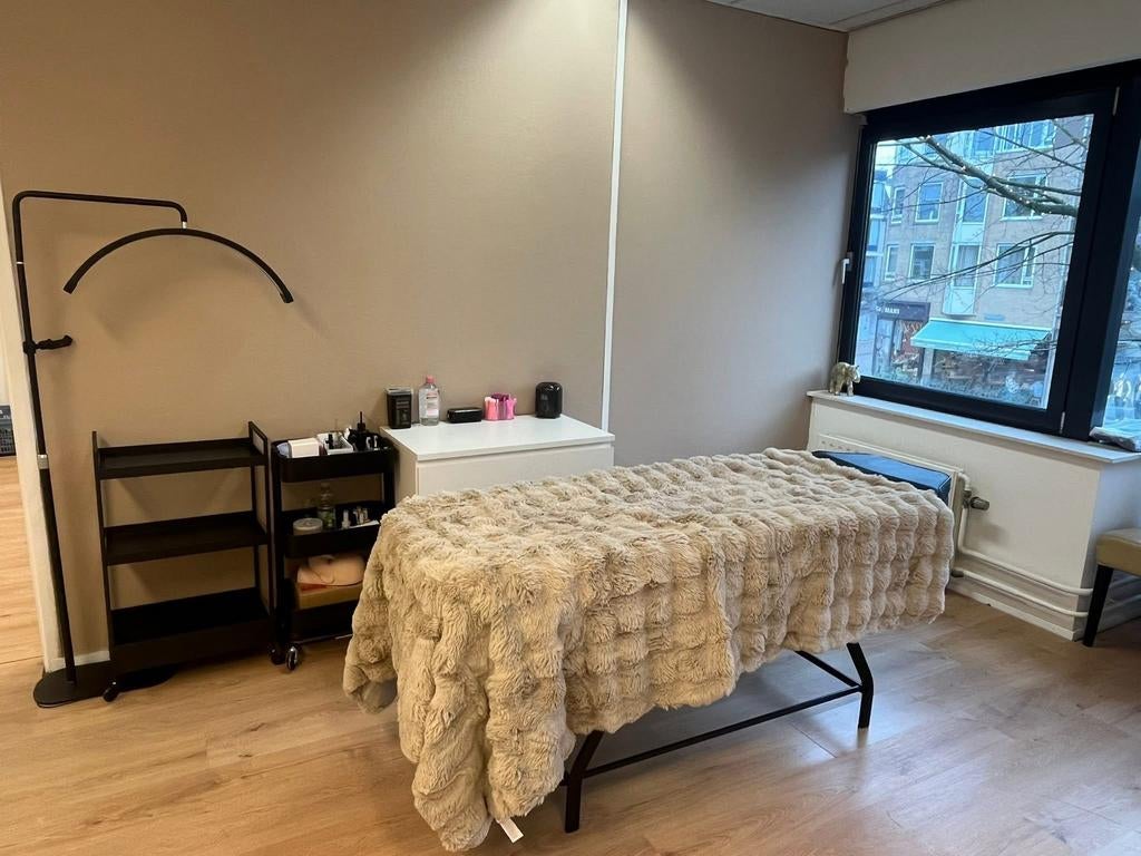 Stoelhuur ter overname – 3 dagen per week, Sieraden, Tassen en Uiterlijk, Uiterlijk | Gezichtsverzorging, Nieuw, Verzorging, Gehele gezicht