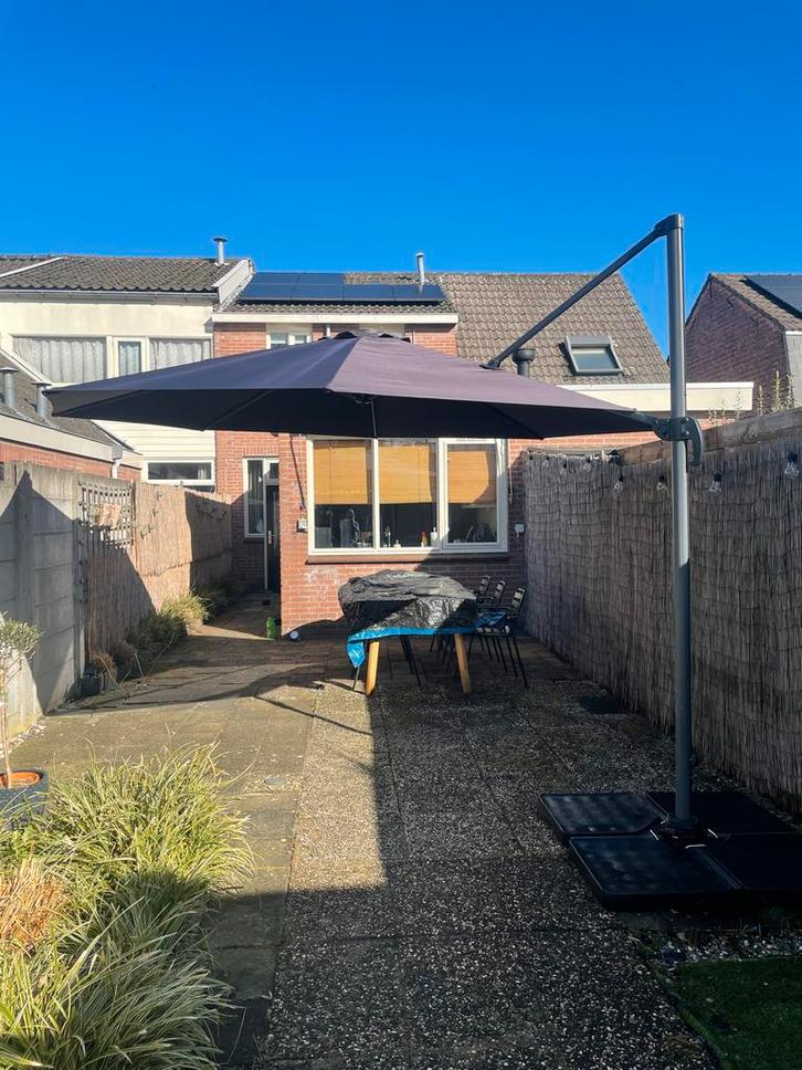 Grote Zweefparasol (4x4m) Antraciet met Voetplaten, Tuin en Terras, Parasols, Gebruikt, Zweefparasol, Meer dan 4 meter, Ophalen