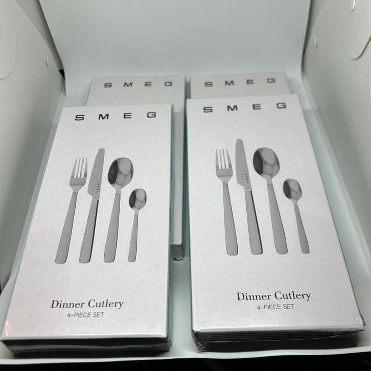 4x SMEG Bestekset (4-delig) - Nieuw RVS Design, Huis en Inrichting, Keuken | Bestek, Nieuw, Bestekset, Rvs of Chroom, Vaatwasserbestendig