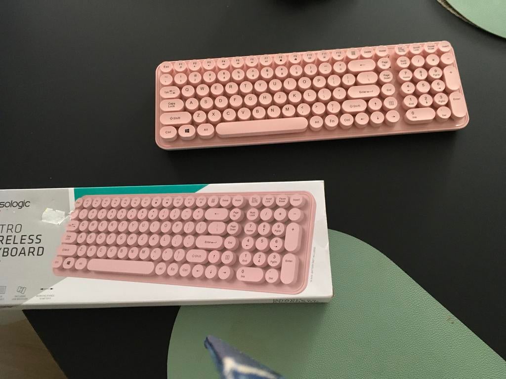 Sologic Retro Draadloos Toetsenbord - Roze QWERTY, Computers en Software, Toetsenborden, Ophalen of Verzenden, Qwerty, Zo goed als nieuw