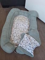 Babynestje groen met motief en bijpassend dekentje, Ophalen of Verzenden, Gebruikt, Minder dan 70 cm, Overige typen