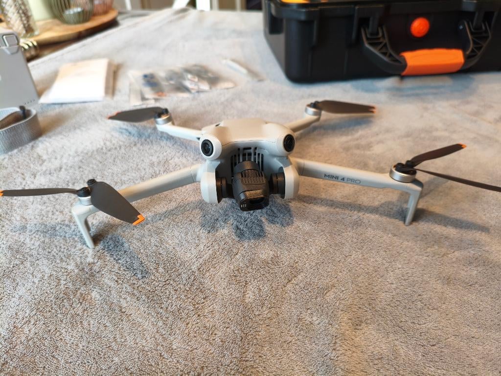 DJI Mini 4 Pro Fly-more Combo, Audio, Tv en Foto, Drones, Ophalen, 30 tot 45 minuten, Cameradrone, Zo goed als nieuw