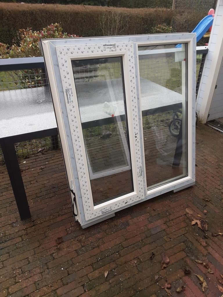 9 kunststof kozijnen en 1 deur, Doe-het-zelf en Verbouw, Kozijnen en Schuifpuien, Kunststof, Raamkozijn, Nieuw, Ophalen