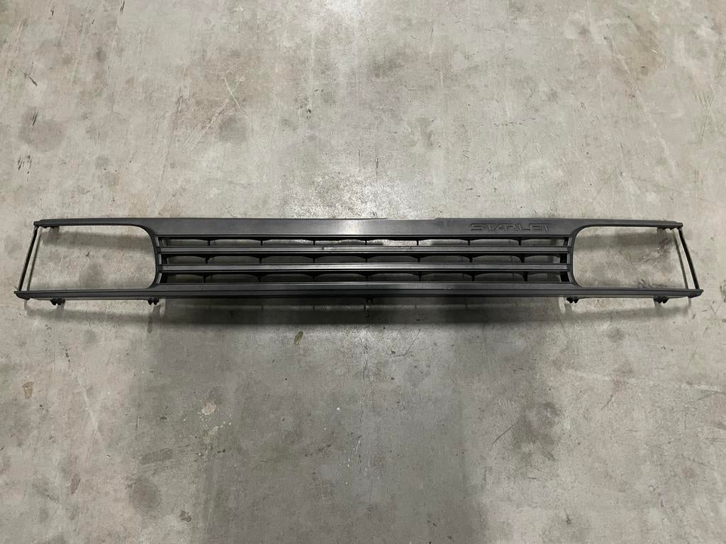 Grille Toyota Starlet P7 - Origineel en in goede staat, Auto-onderdelen, Carrosserie en Plaatwerk, Ophalen, Gebruikt, Voor, Toyota