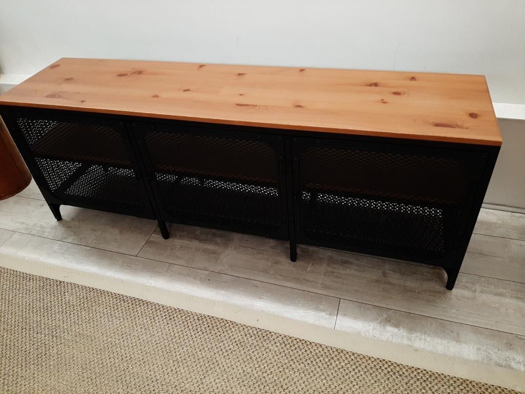 Mooi tv meubel fjallbo Ikea, grenen en metaal, Huis en Inrichting, Kasten | Televisiemeubels, Ophalen, 100 tot 150 cm, Zo goed als nieuw