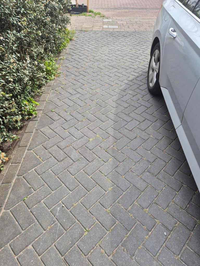 Ongeveer 25 m² betonklinkers en bisschopmutsen antraciet, Ophalen, Beton, Klinkers