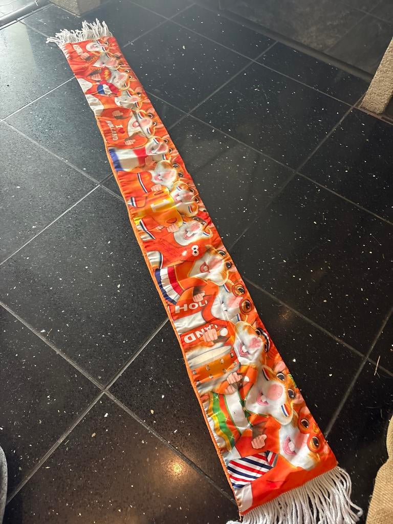 Oranje sjaal met hamsters en 'Hup Holland', Ophalen of Verzenden, Gedragen, Sjaal