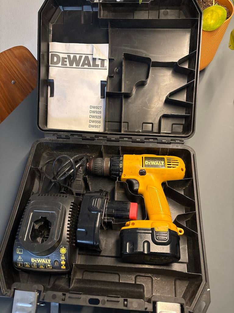 DeWalt DW928 Boormachine met defecte Accu's, Ophalen, Gebruikt, Variabele snelheid, Boor- en Schroefmachine