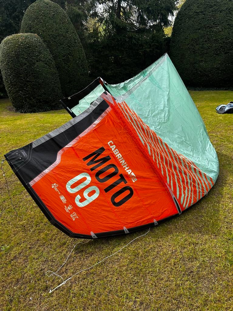 Cabrinha Moto 9m² (2023) + Cabrinha bar – zo goed als nieuw, Watersport en Boten, Kitesurfen, 9 m², Geen board, Ophalen of Verzenden