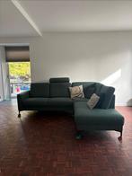 L-bank Goossens - Groene hoekbank met losse hoofdsteun, Huis en Inrichting, Banken | Bankstellen, Ophalen, 250 tot 300 cm, Gebruikt