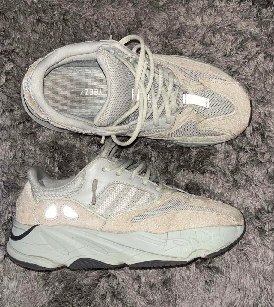 Yeezy Boost 700 Salt maat 42 2/3, Kleding | Heren, Schoenen, Overige kleuren, Ophalen of Verzenden, Sneakers of Gympen, Gedragen