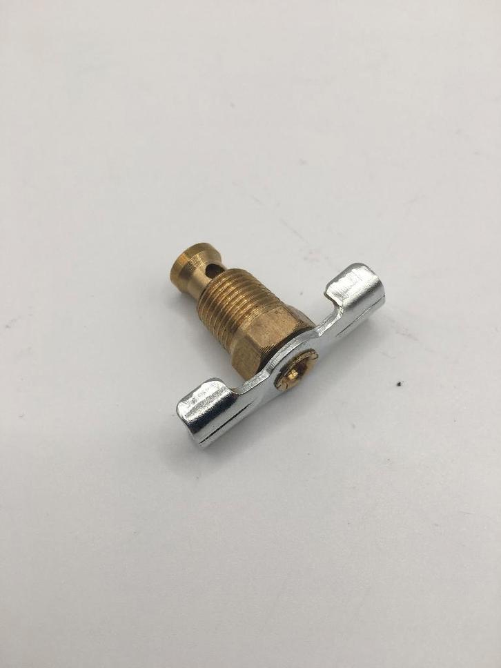 Te koop Radiator drain chevrolet c10 c20 g10 k10 k5 blazer, Auto diversen, Overige Auto diversen, Ophalen of Verzenden